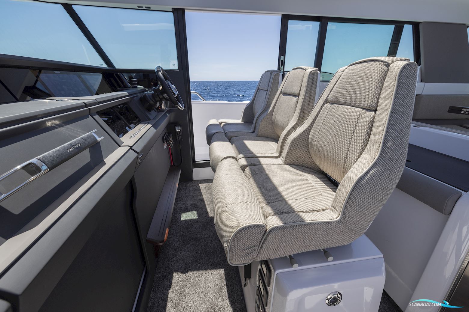 Axopar Yachts 45 XC Cross cabin