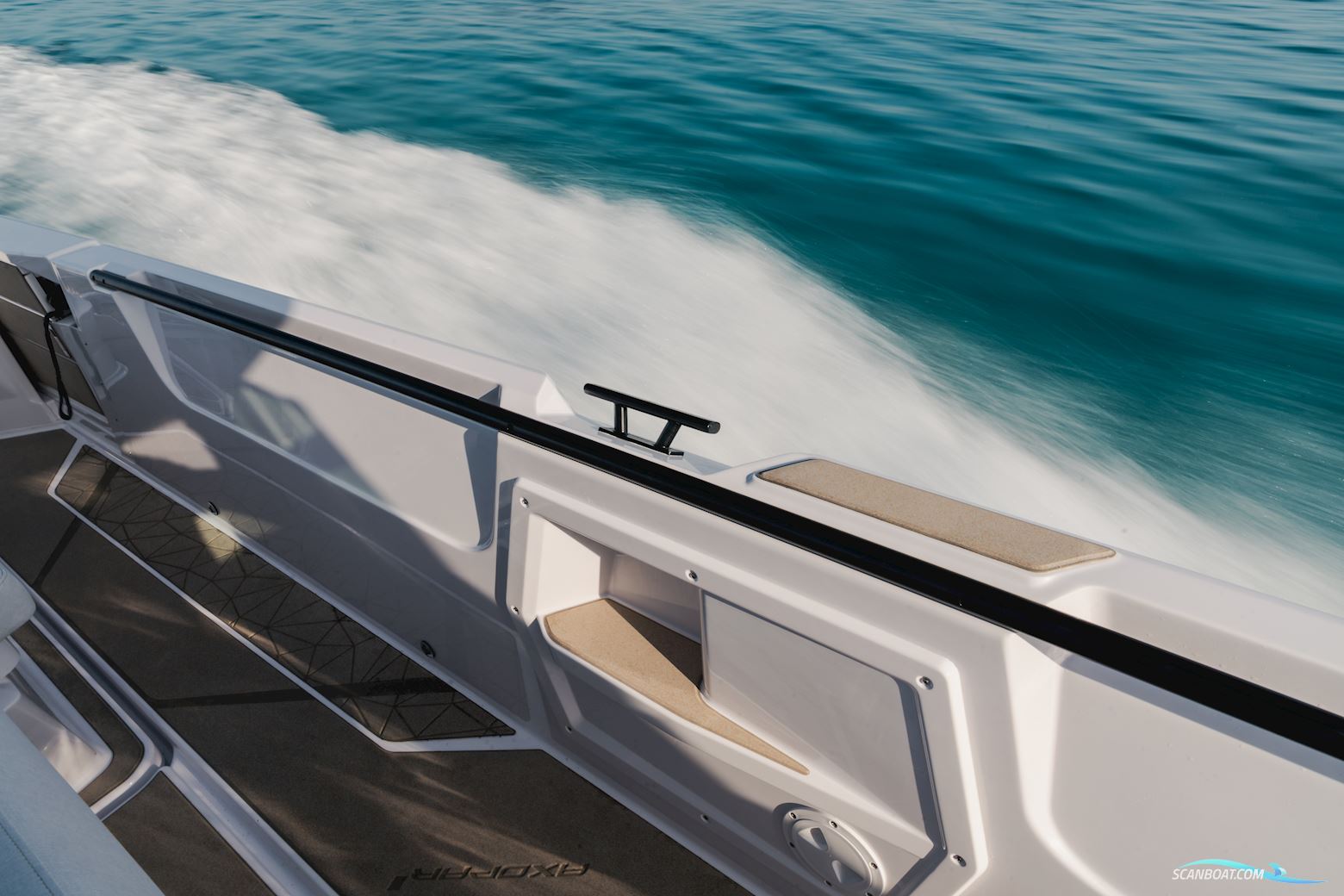Axopar Yachts Axopar 38 XC Cross Cabin