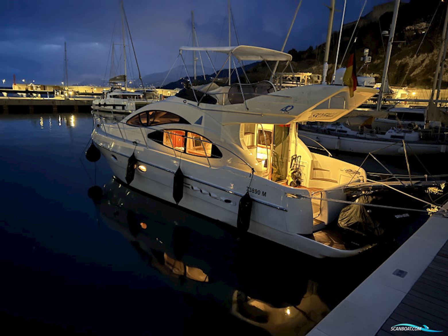 Azimut 42 Fly Motorboat 2004, with Caterpillar 3126 engine, France