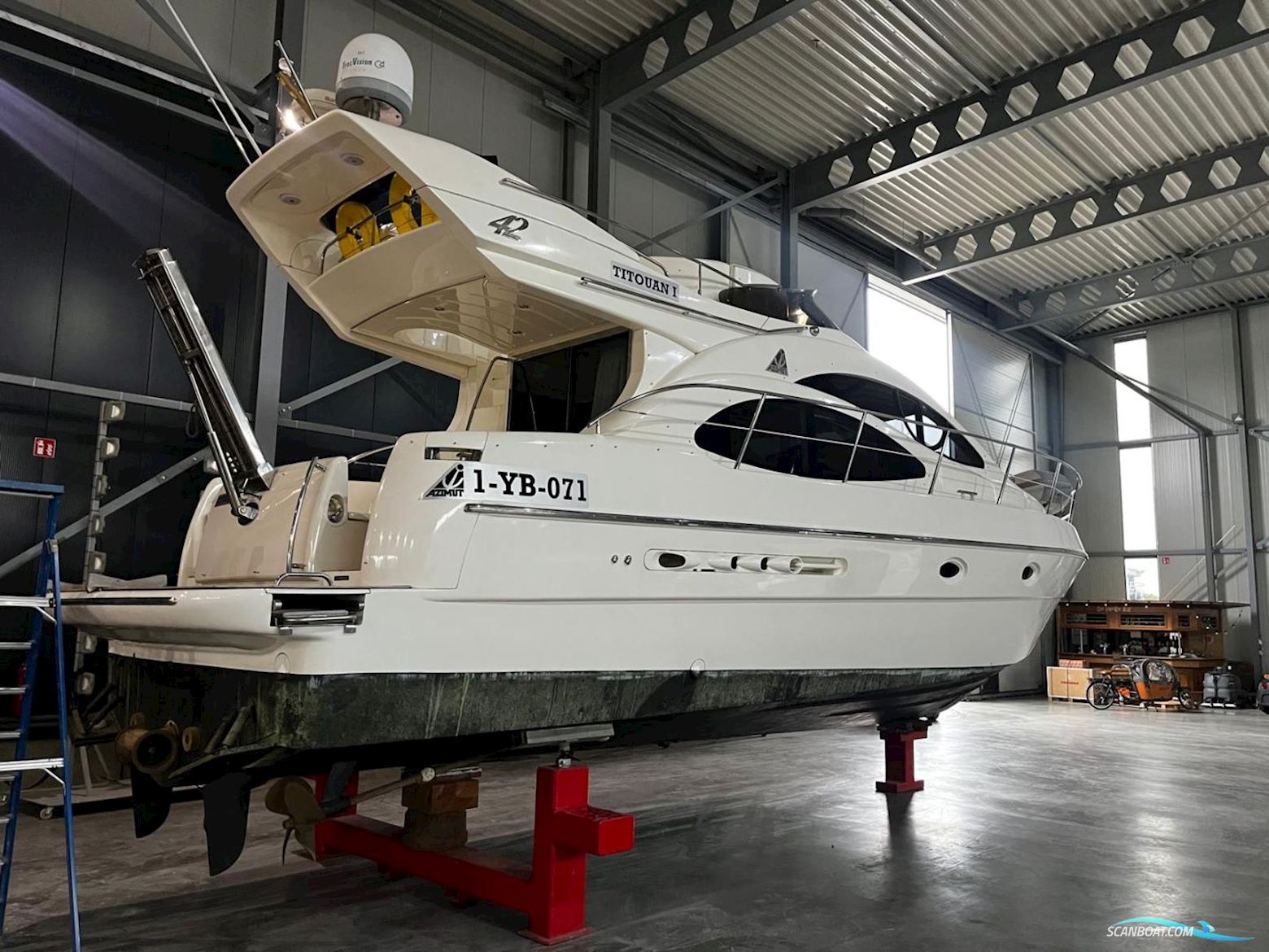 Azimut 42