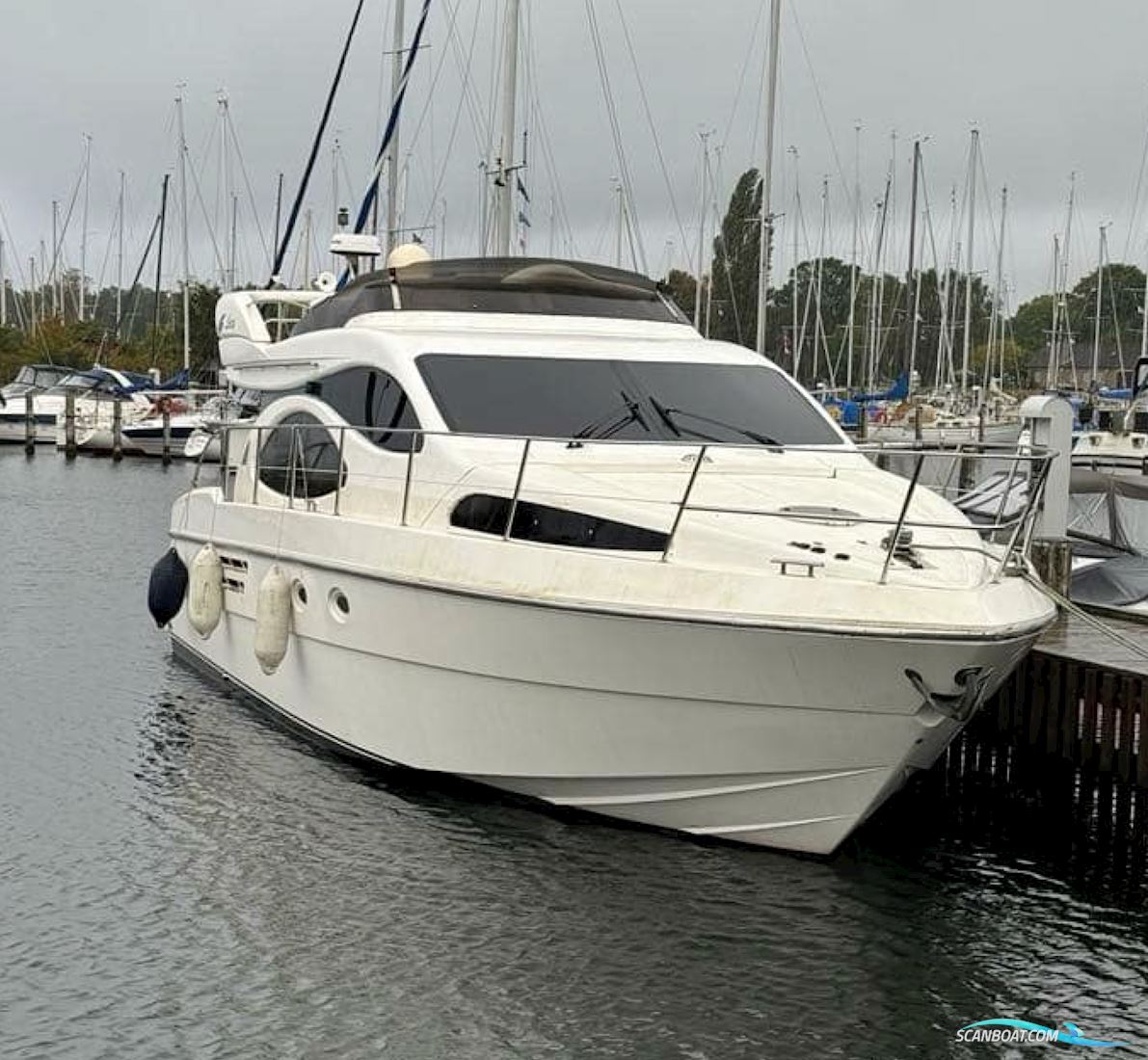 Azimut 46 Fly Motorboat 2000, with Caterpillar engine, Denmark
