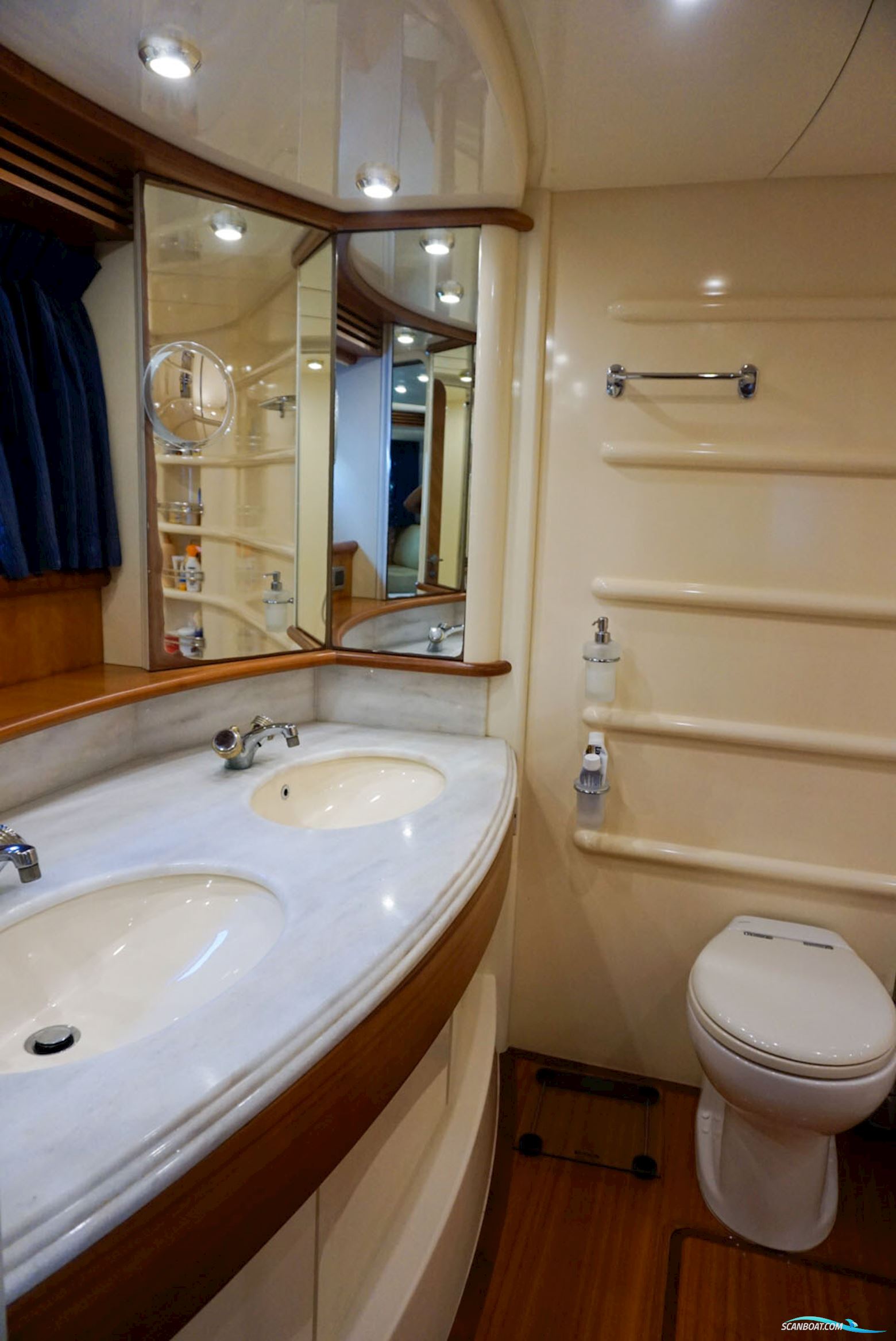 Azimut 68