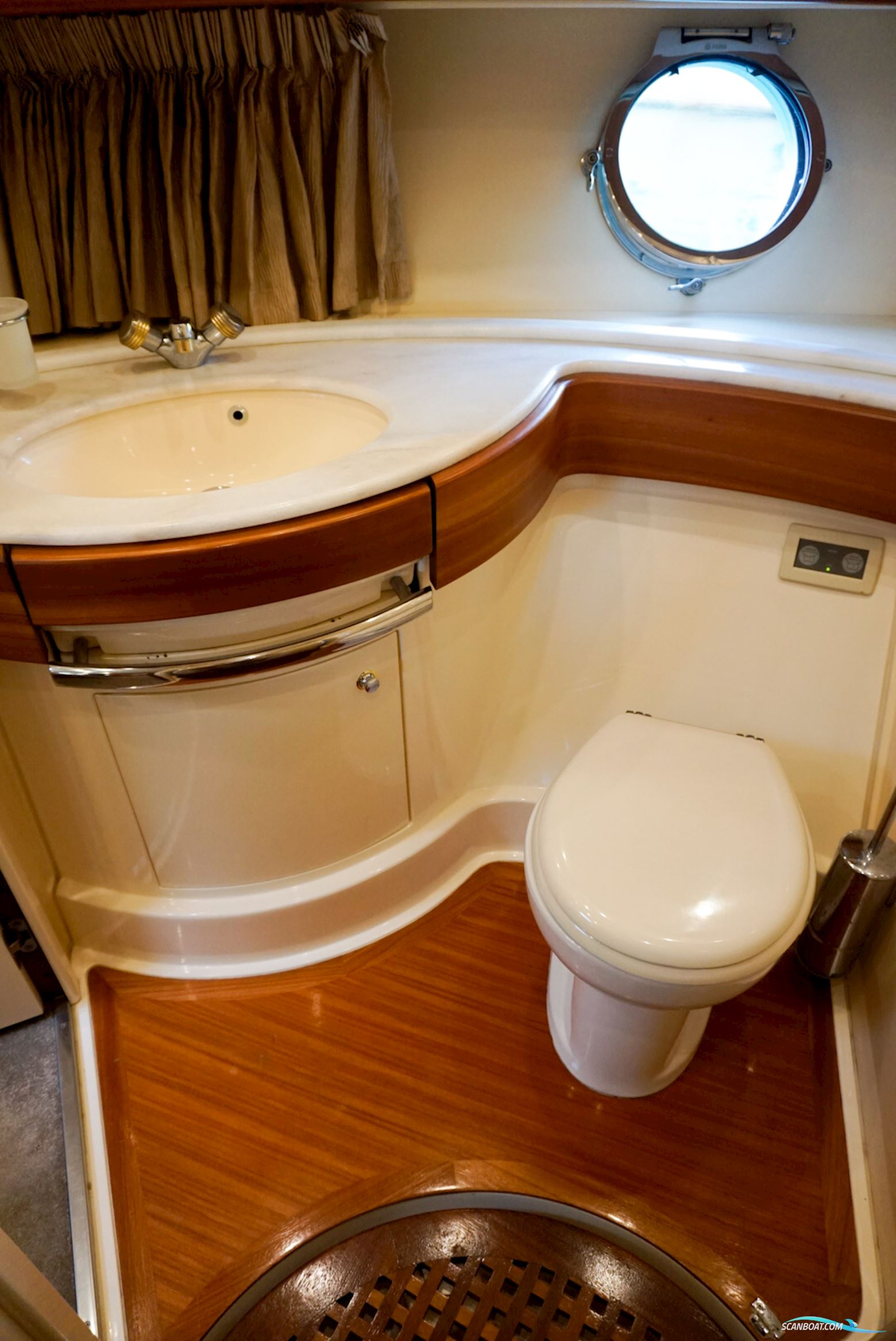 Azimut 68