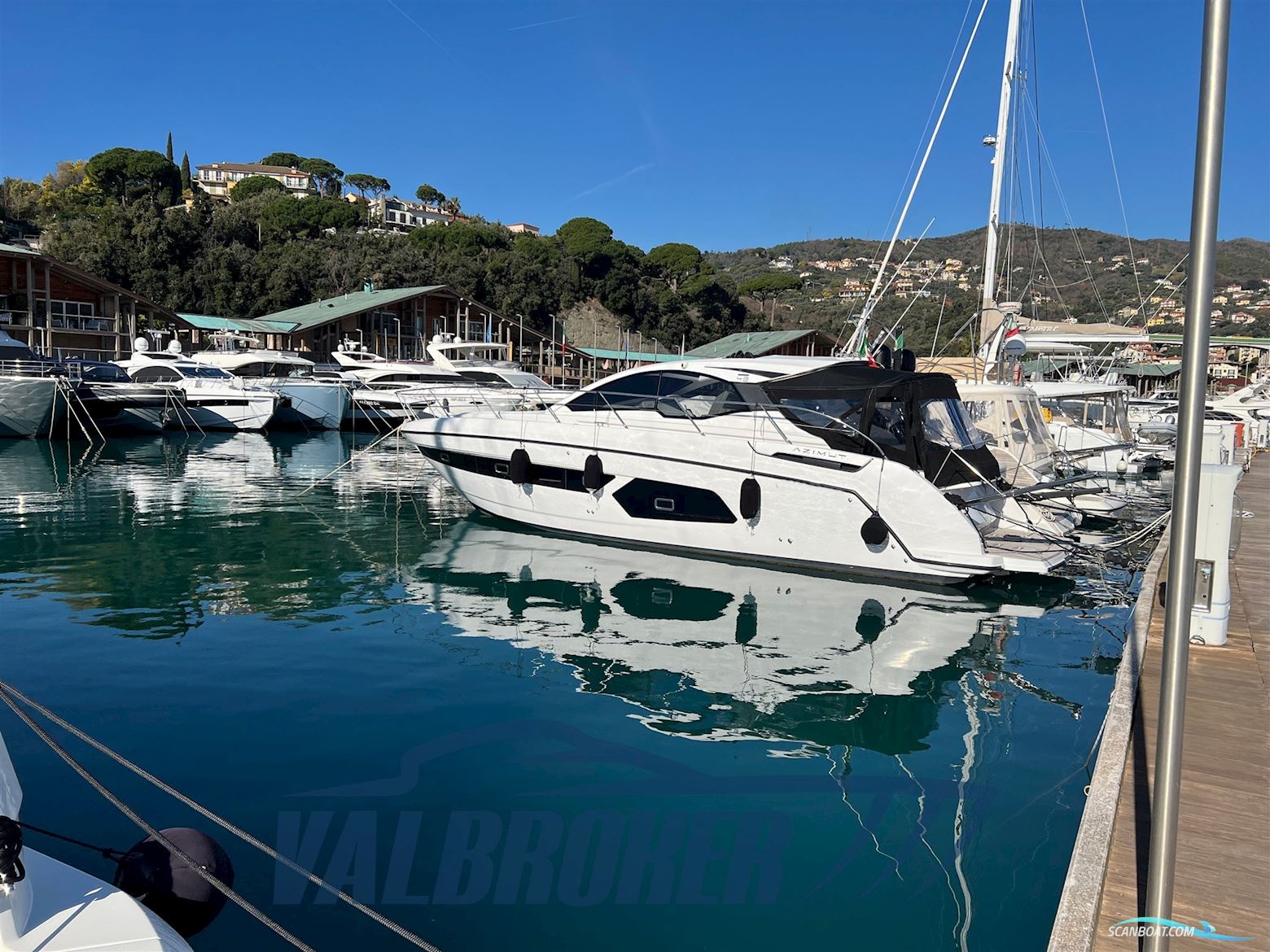 Azimut Atlantis 43 Motorboat 2017, with Volvo Penta D6 400 engine, Italy