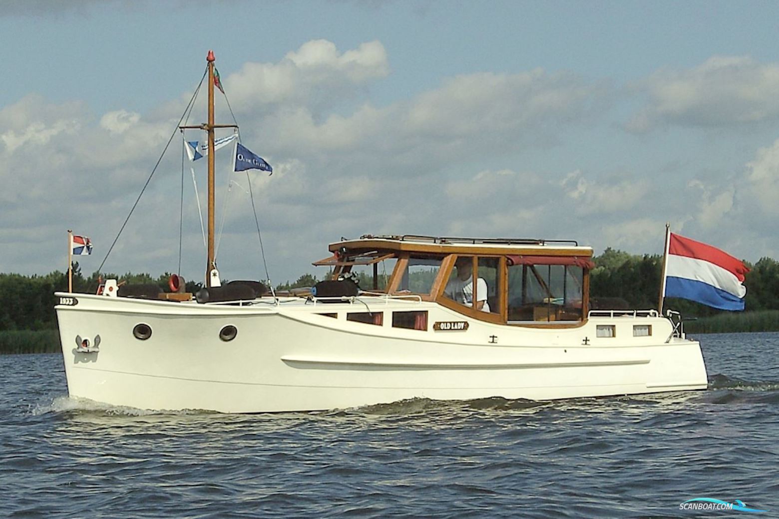 Bakdekker Met Kofferdek en Achterkajuit Motorboat 1935, with Perkins engine, The Netherlands