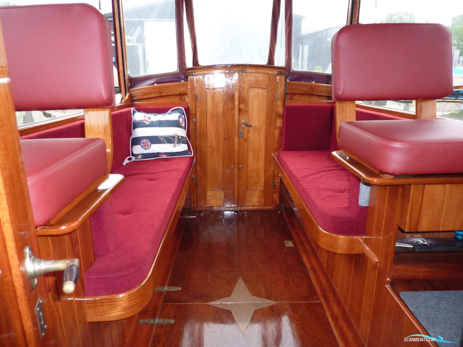 Bakdekker Met Kofferdek en Achterkajuit