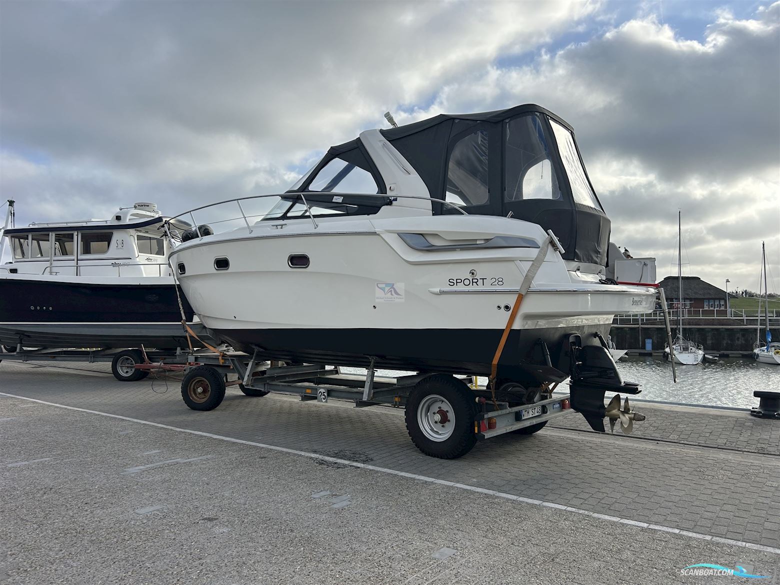 Bavaria 28 Sport Motorboat 2013, with Volvo Penta D4-260 engine, Germany
