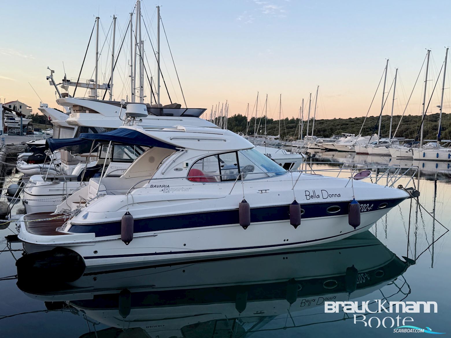 Bavaria 32 HT Motorboat 2006, with Volvo Penta engine, Croatia