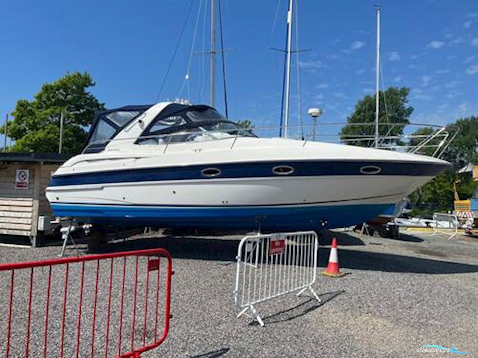 Bavaria 32 Sport Motorboat 2006, with Volvo Penta engine, United Kingdom