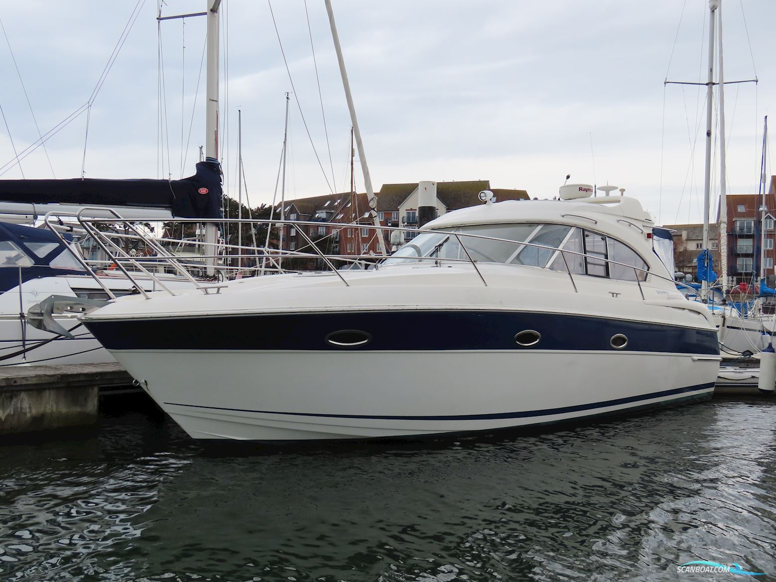 Bavaria 33 Sport HT Motorboat 2009, with Volvo Penta engine, United Kingdom
