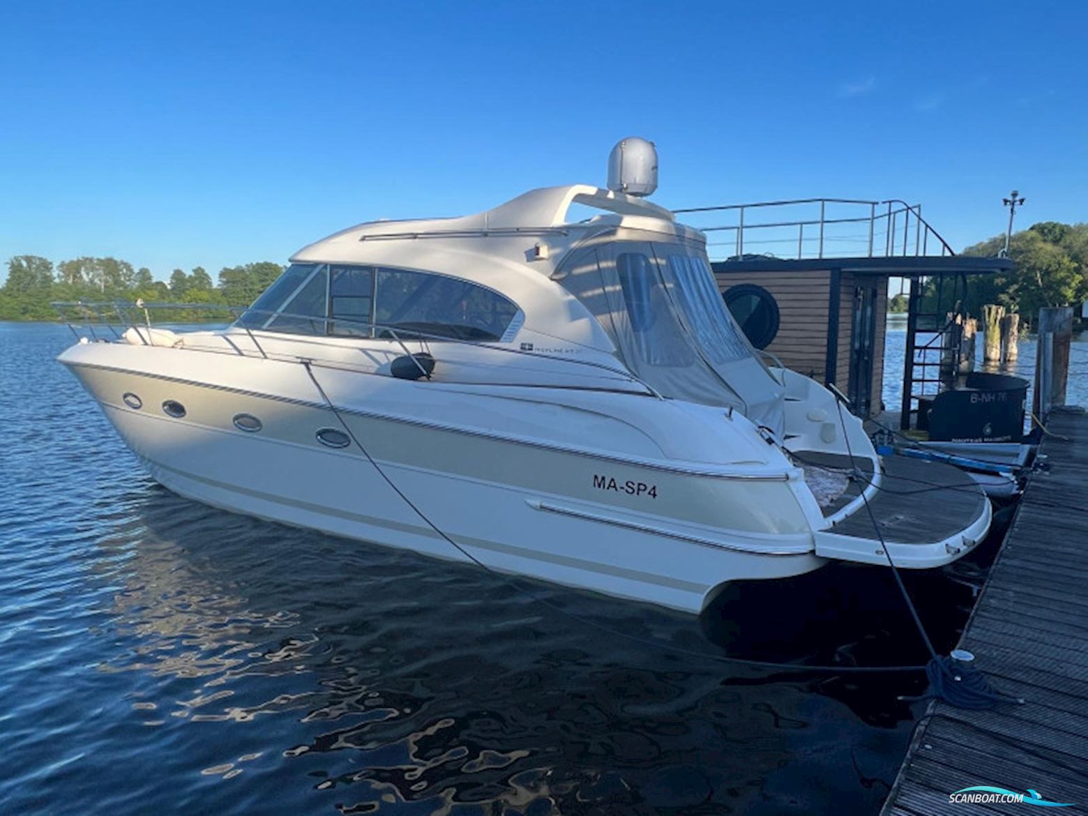 Bavaria 37 HT Motorboat 2009, with Volvo Penta 5,7 GXI „Benzin“ engine, Germany