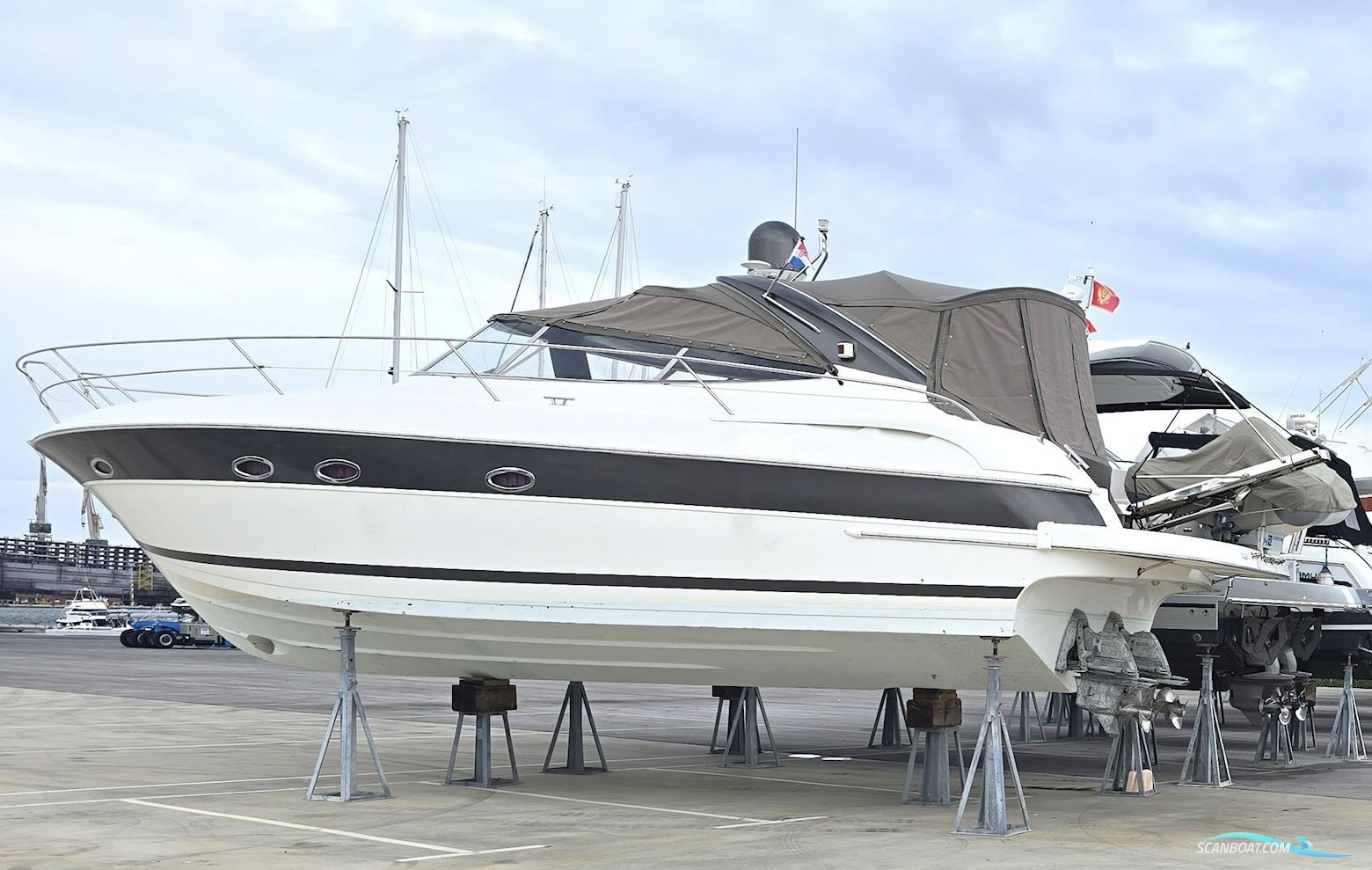 Bavaria 37 Sport - 2009 Motorboat 2009, with Volvo Penta 5,7 Gxi - V8 - Evc engine, Croatia