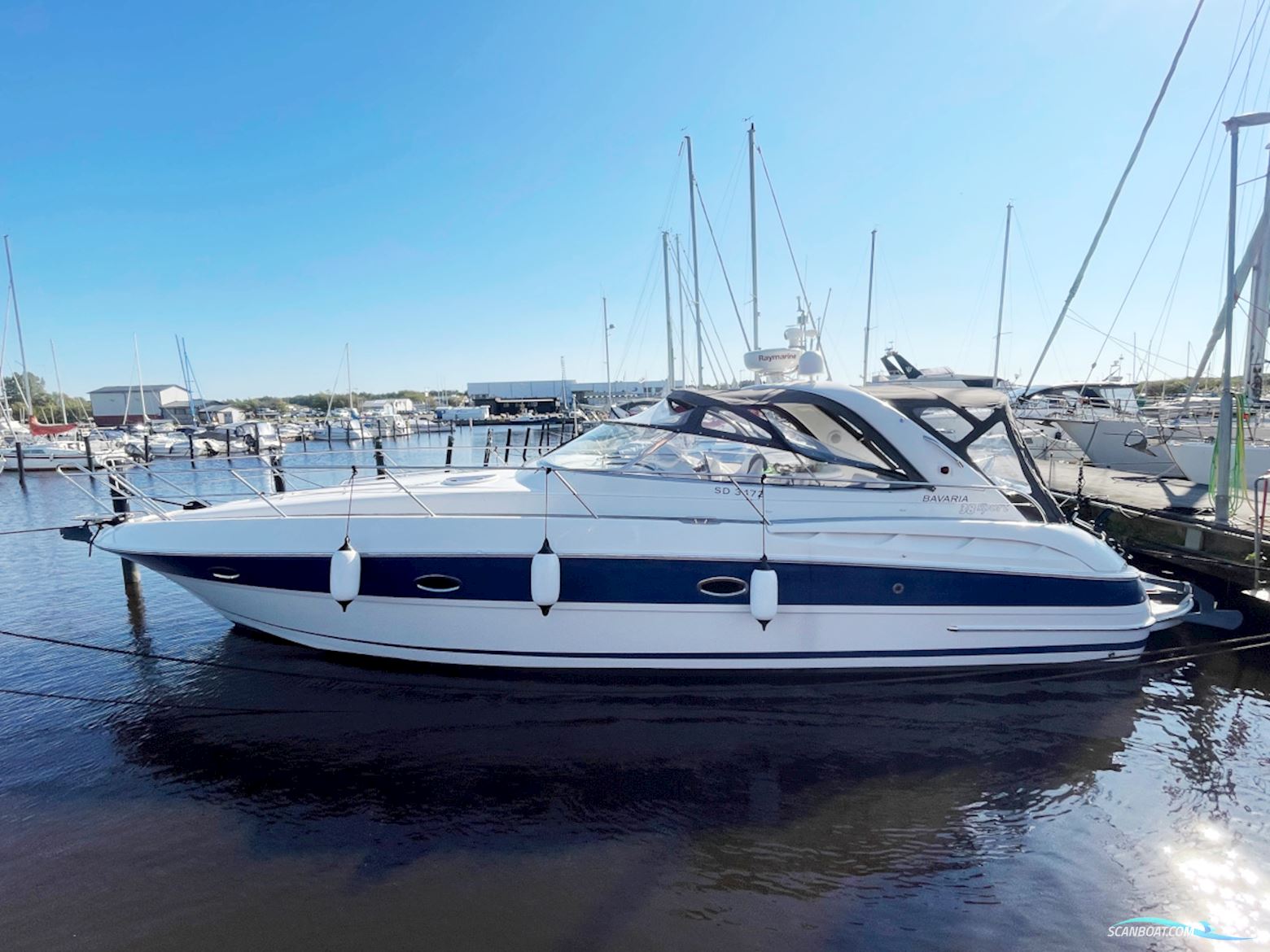 Bavaria 38 Sport Volvo Penta IPS-400 Joystick control