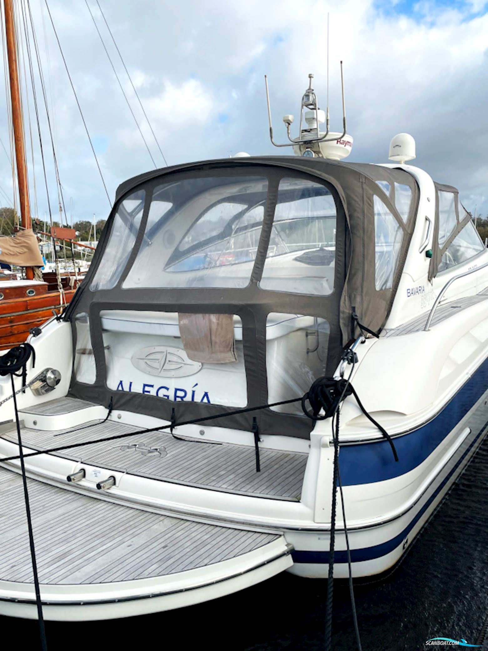 Bavaria 38 Sport Volvo Penta IPS-400 Joystick control