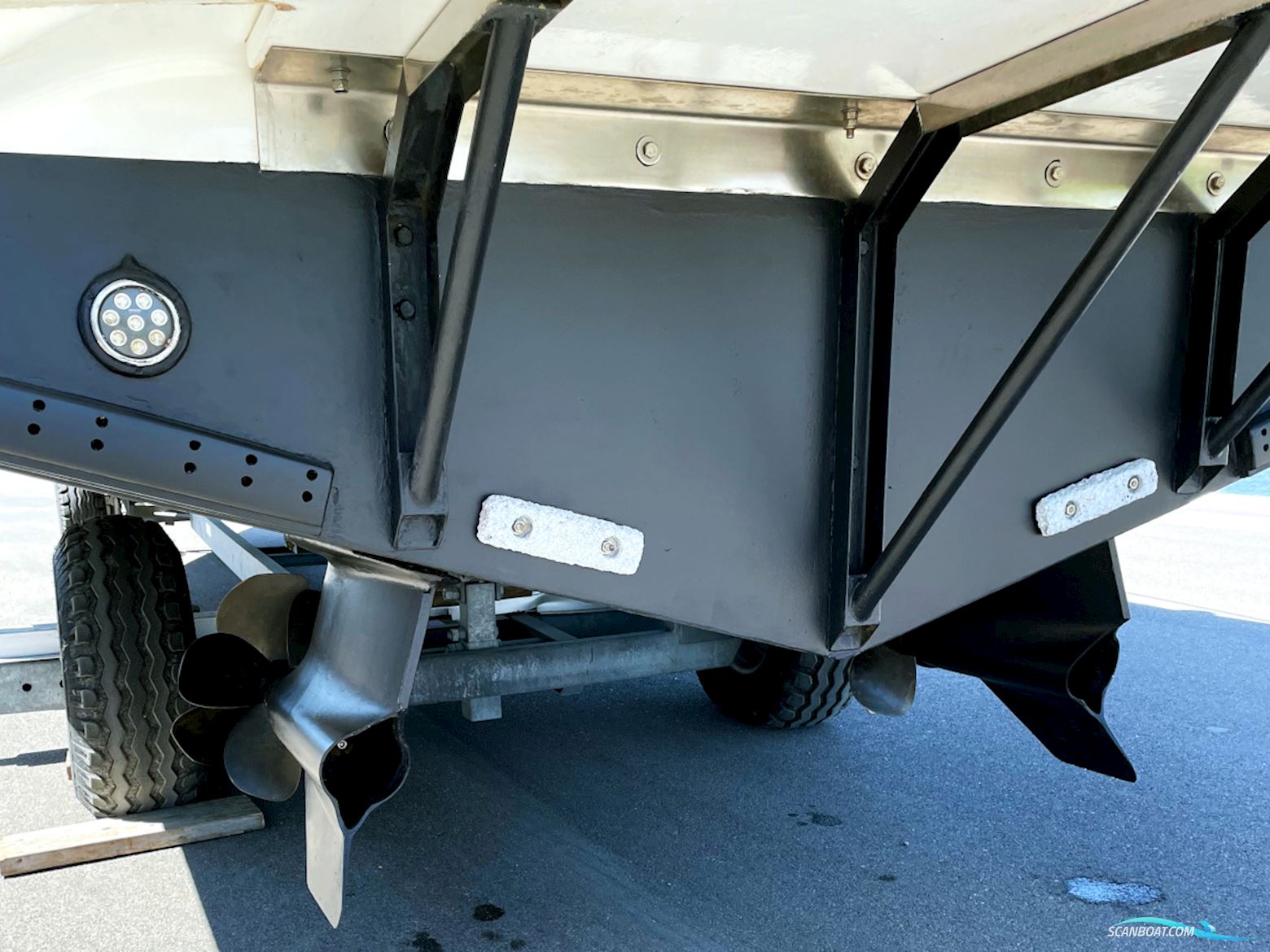 Bavaria 38 Sport Volvo Penta IPS-400 Joystick control