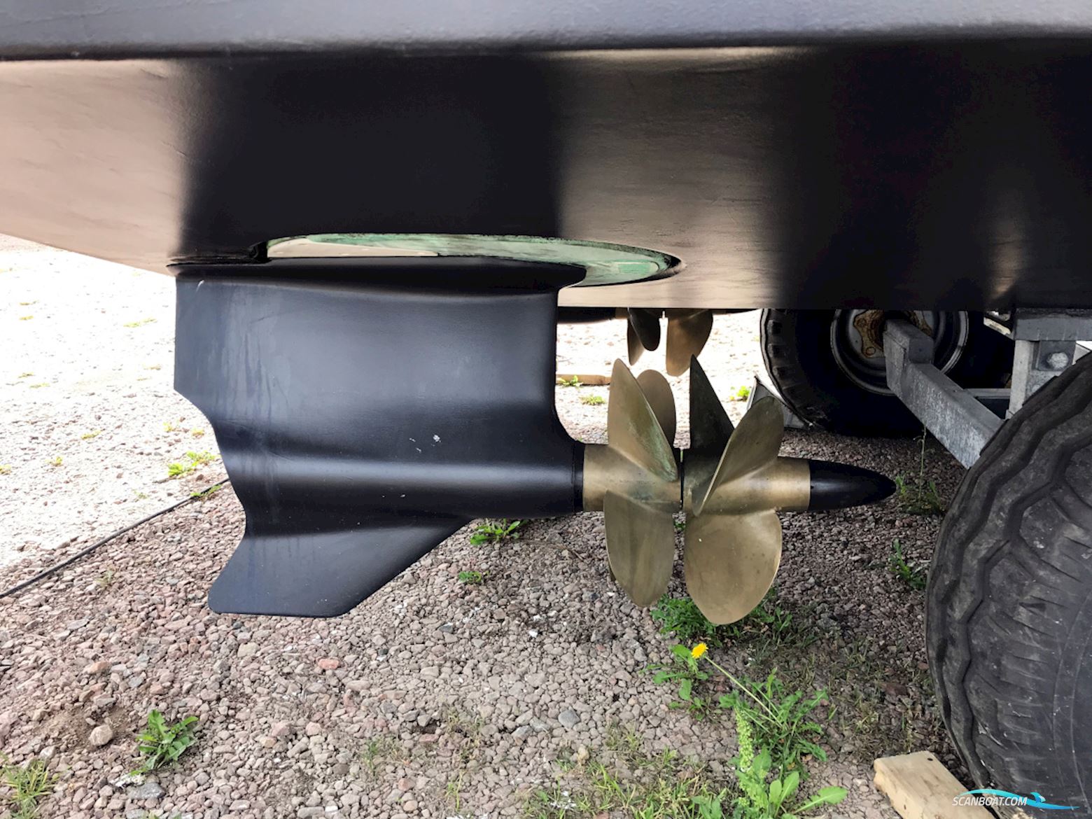 Bavaria 38 Sport Volvo Penta IPS-400 Joystick control