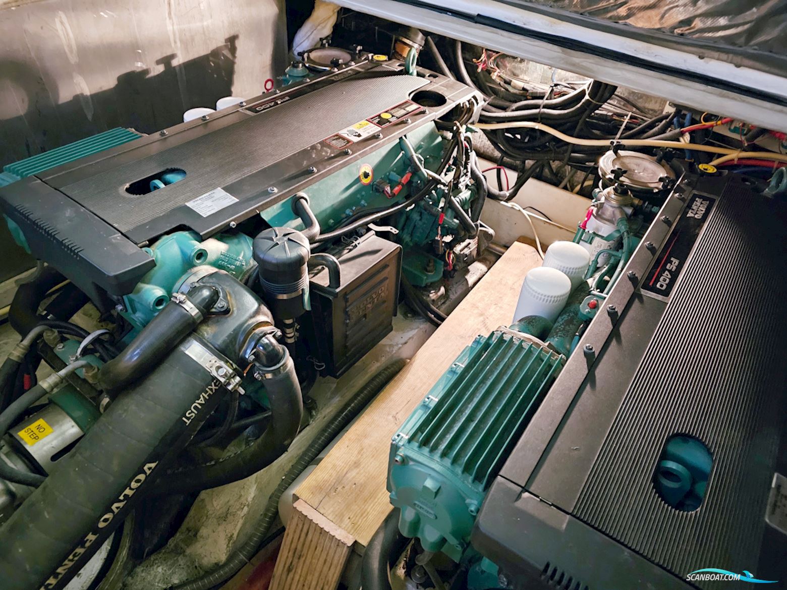 Bavaria 38 Sport Volvo Penta IPS-400 Joystick control