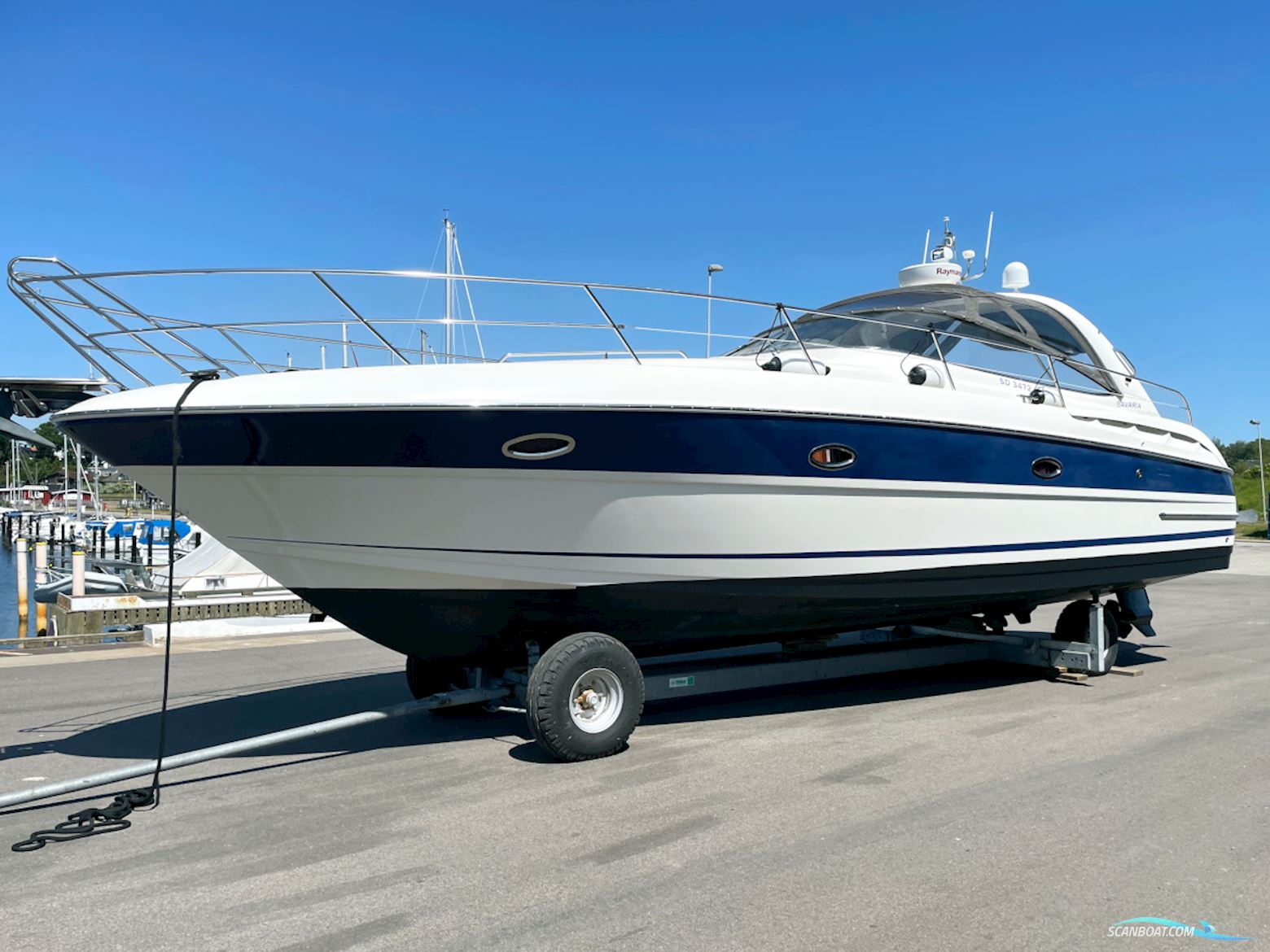 Bavaria 38 Sport Volvo Penta IPS-400 Joystick control