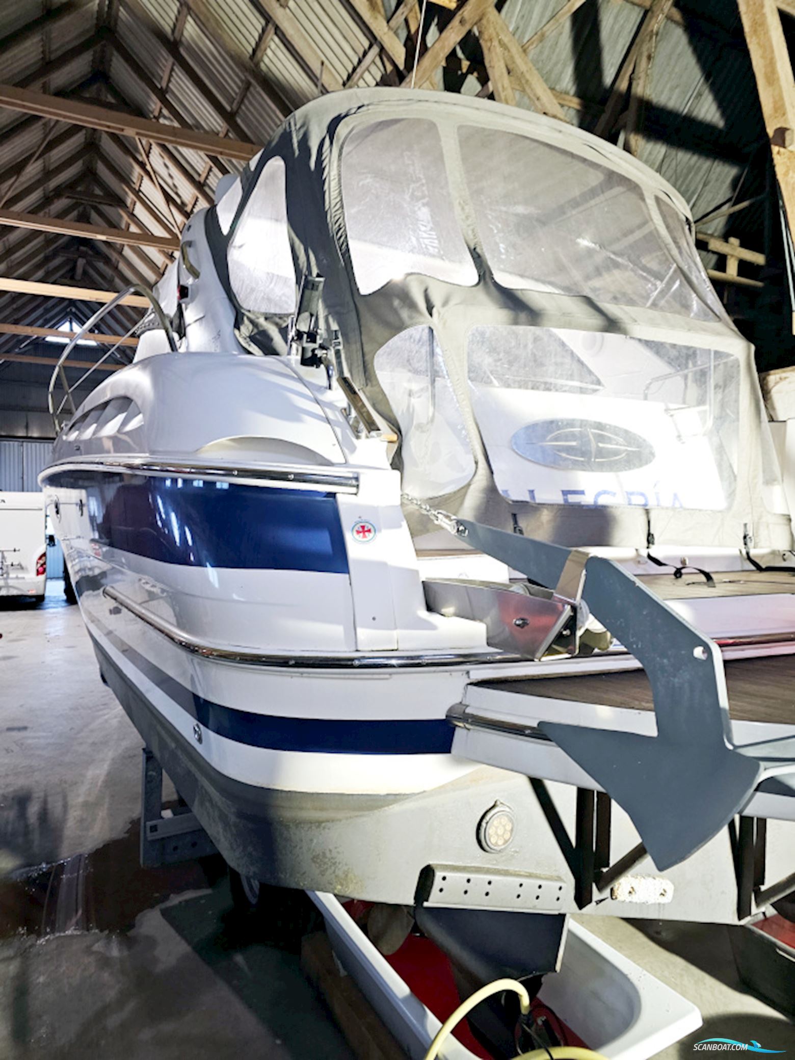 Bavaria 38 Sport Volvo Penta IPS-400 Joystick control