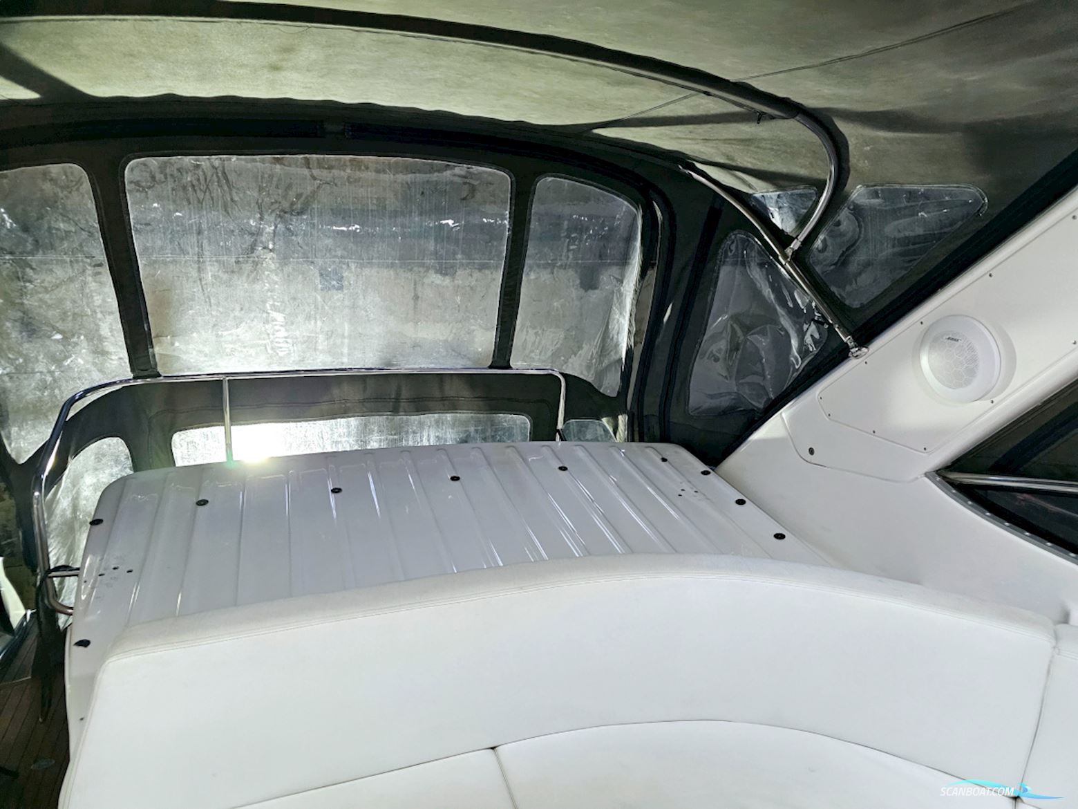 Bavaria 38 Sport Volvo Penta IPS-400 Joystick control