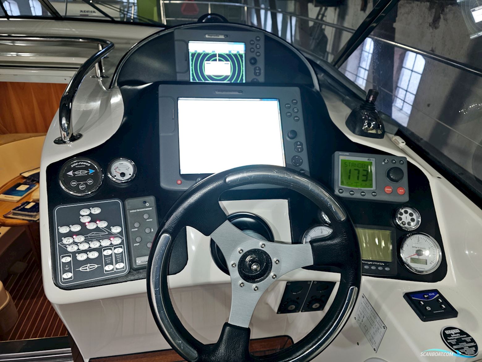Bavaria 38 Sport Volvo Penta IPS-400 Joystick control