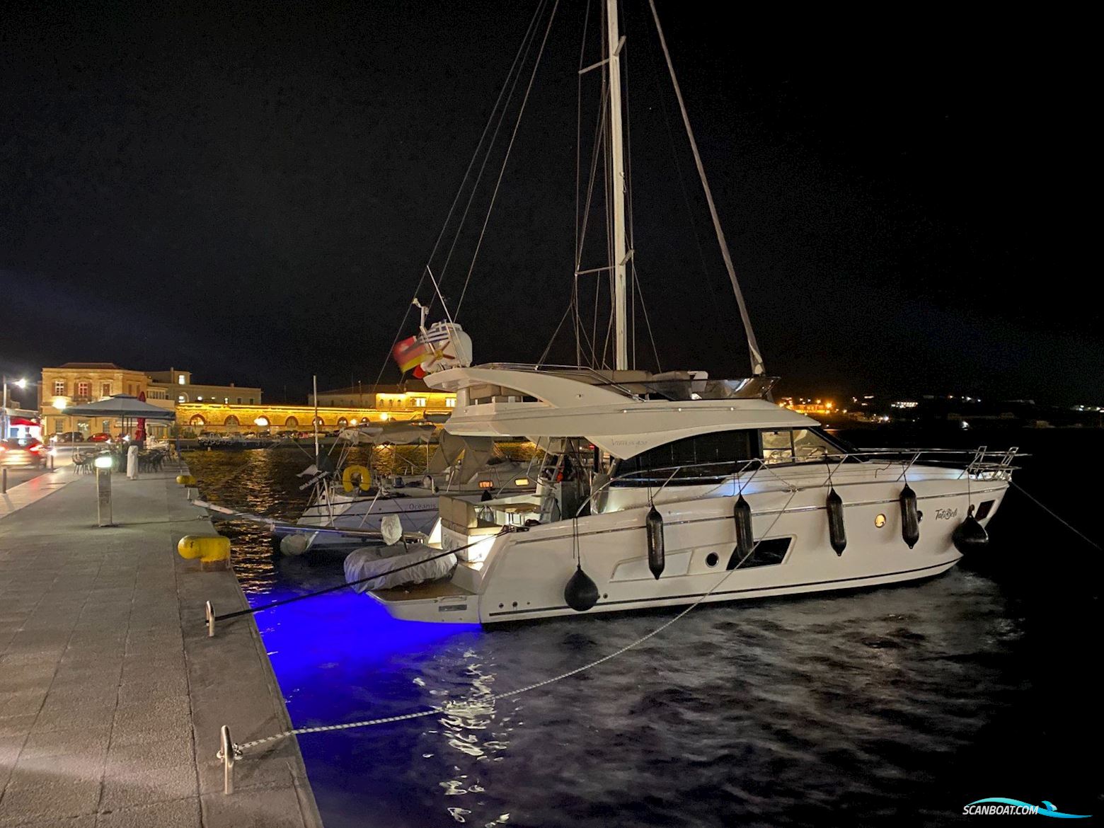 Bavaria 420 VIRTESS FLY Motorboat 2013, with VOLVO PENTA D4-400 EVC engine, Greece