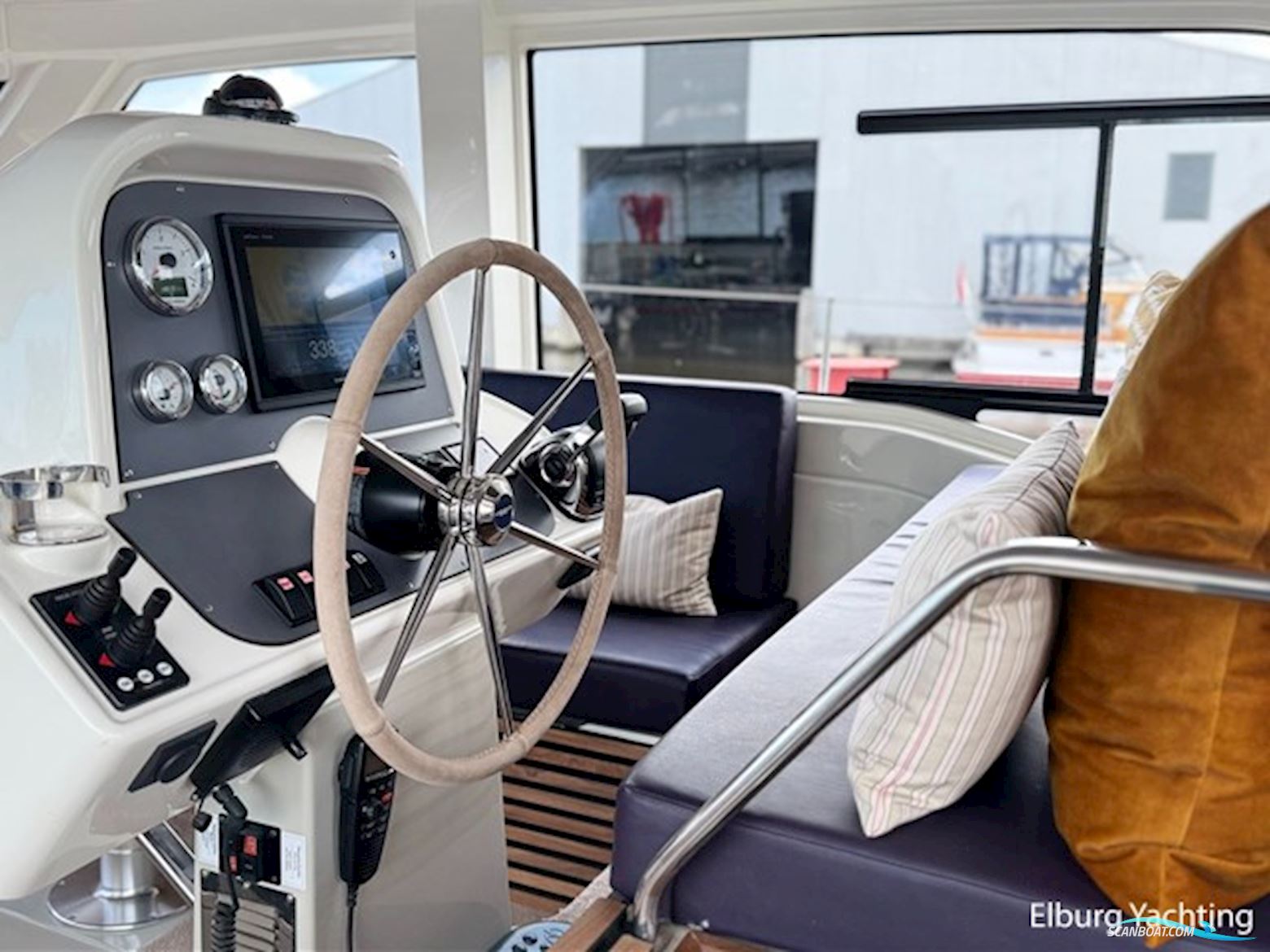 Bavaria E40 Flybridge