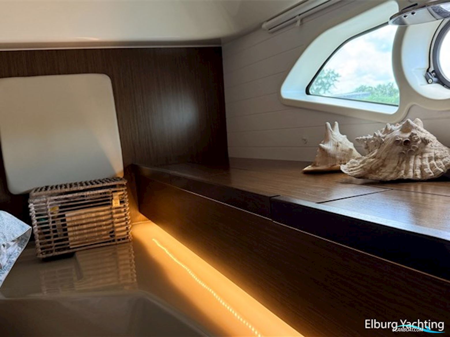 Bavaria E40 Flybridge
