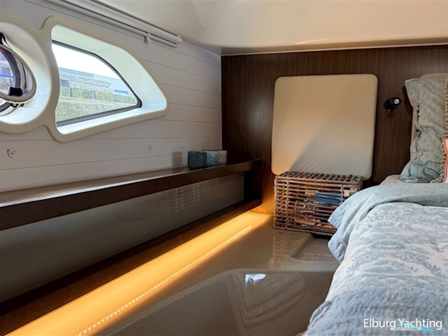 Bavaria E40 Flybridge