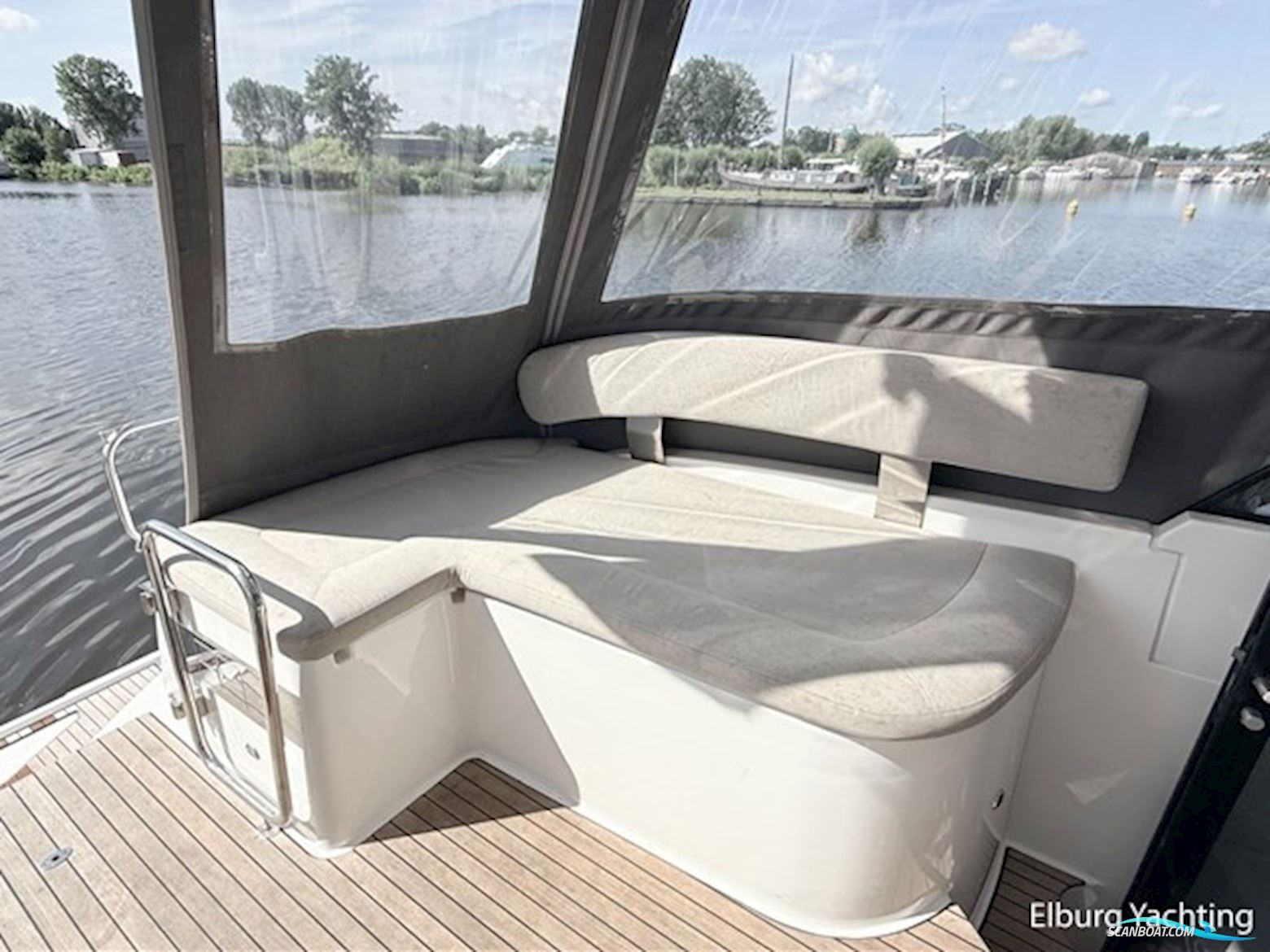 Bavaria E40 Flybridge
