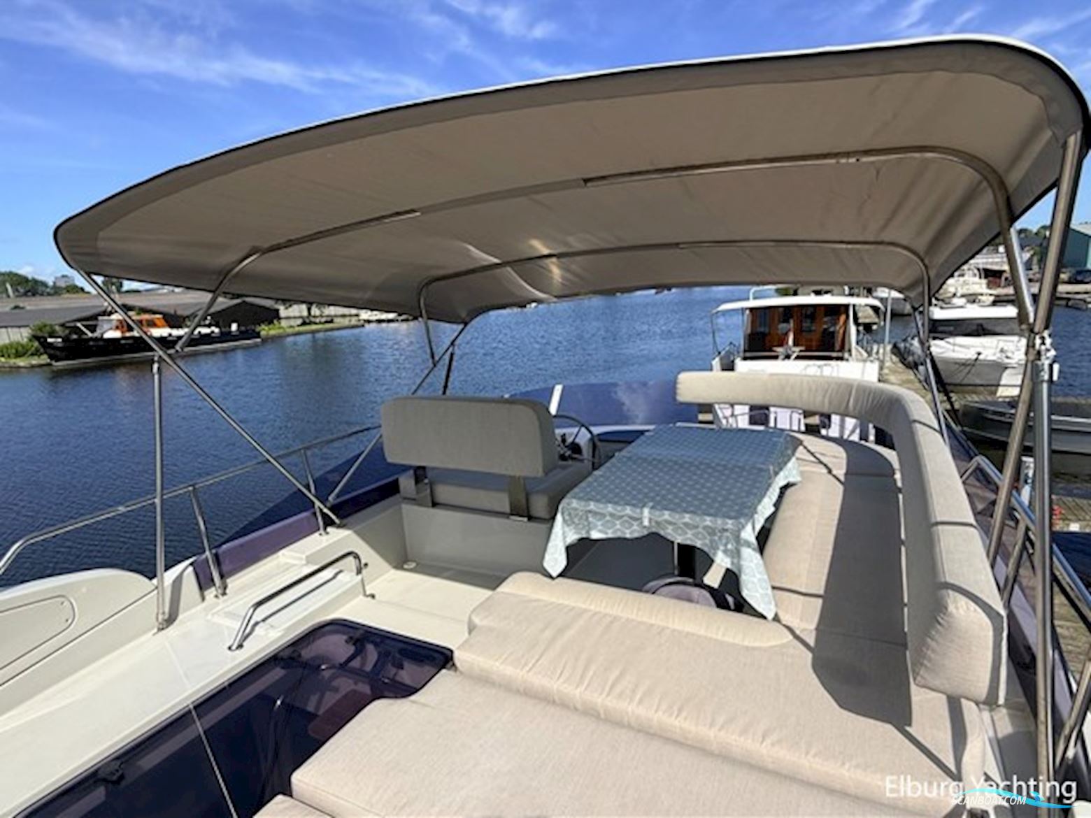 Bavaria E40 Flybridge