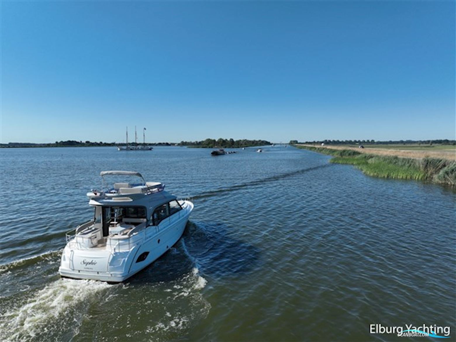 Bavaria E40 Flybridge