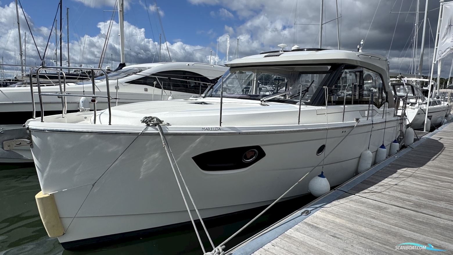 Bavaria E40 Sedan Motorboat 2016, with Volvo Penta engine, United Kingdom