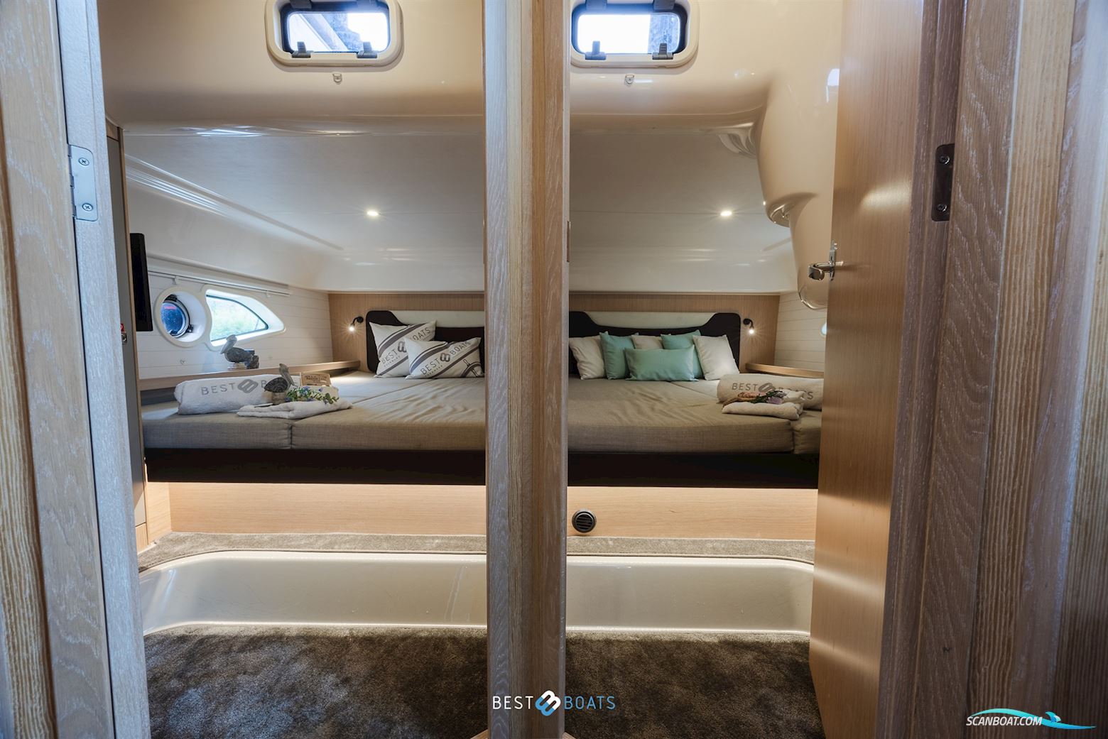 Bavaria E40 Sedan