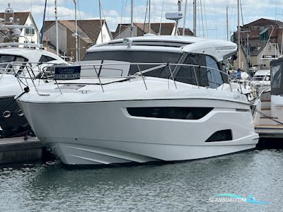 Bavaria R40 Coupe Motorboat 2022, with Volvo Penta engine, United Kingdom