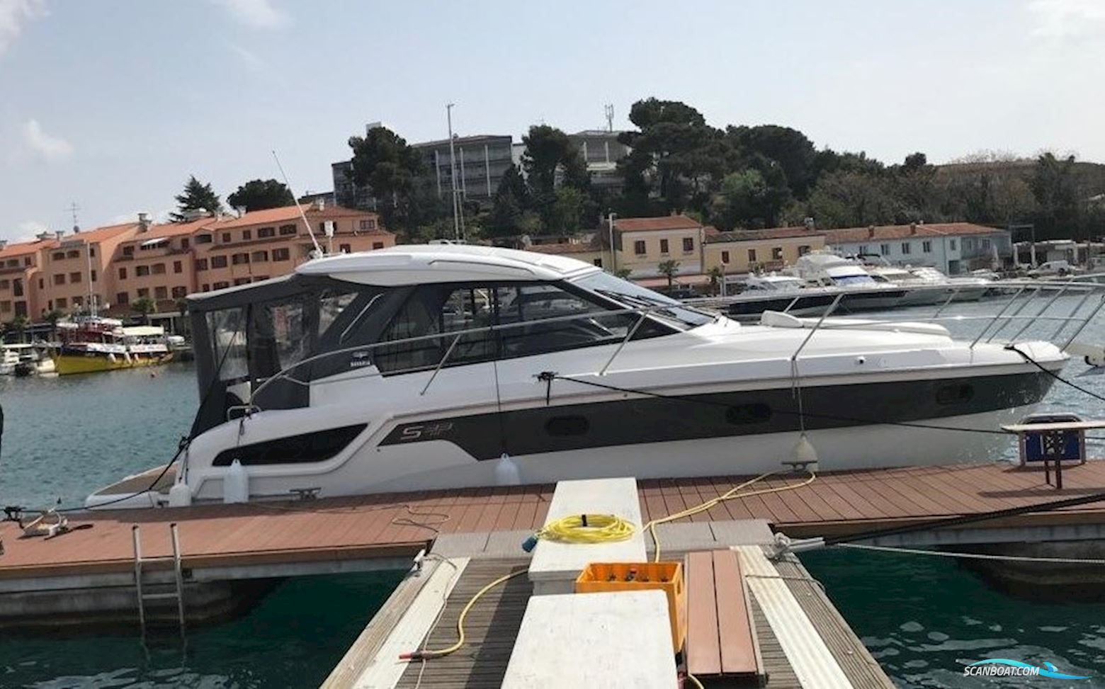 Bavaria S 33 HT - 2017 Motorboat 2017, with Mercruiser 4,5 V6 Ect engine, Croatia