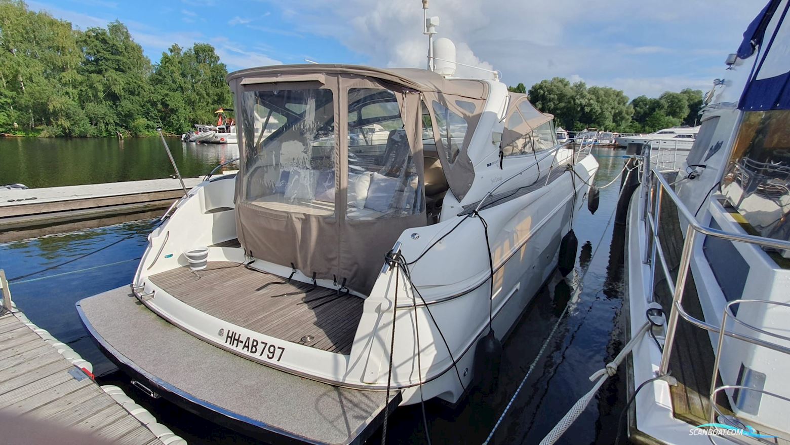 Bavaria S 37