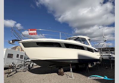 Bavaria S36 Motorboat 2017, with Volvo Penta engine, United Kingdom