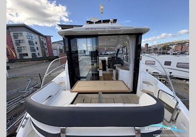 Bavaria S36 Motorboat 2017, with Volvo Penta engine, United Kingdom