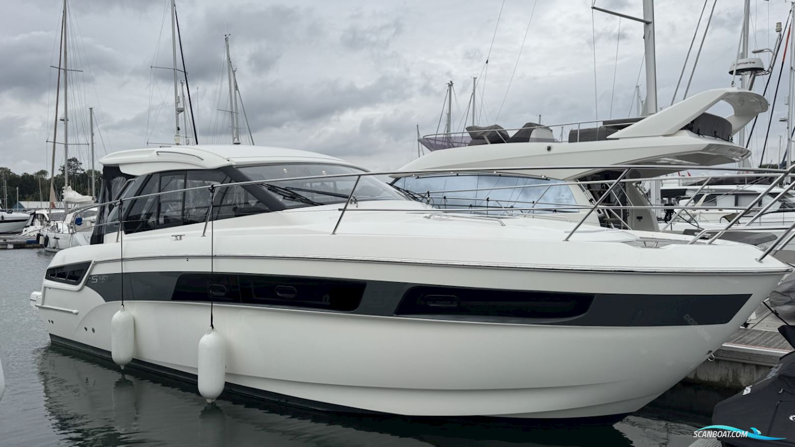 Bavaria S40 Motorboat 2019, with Volvo Penta engine, United Kingdom