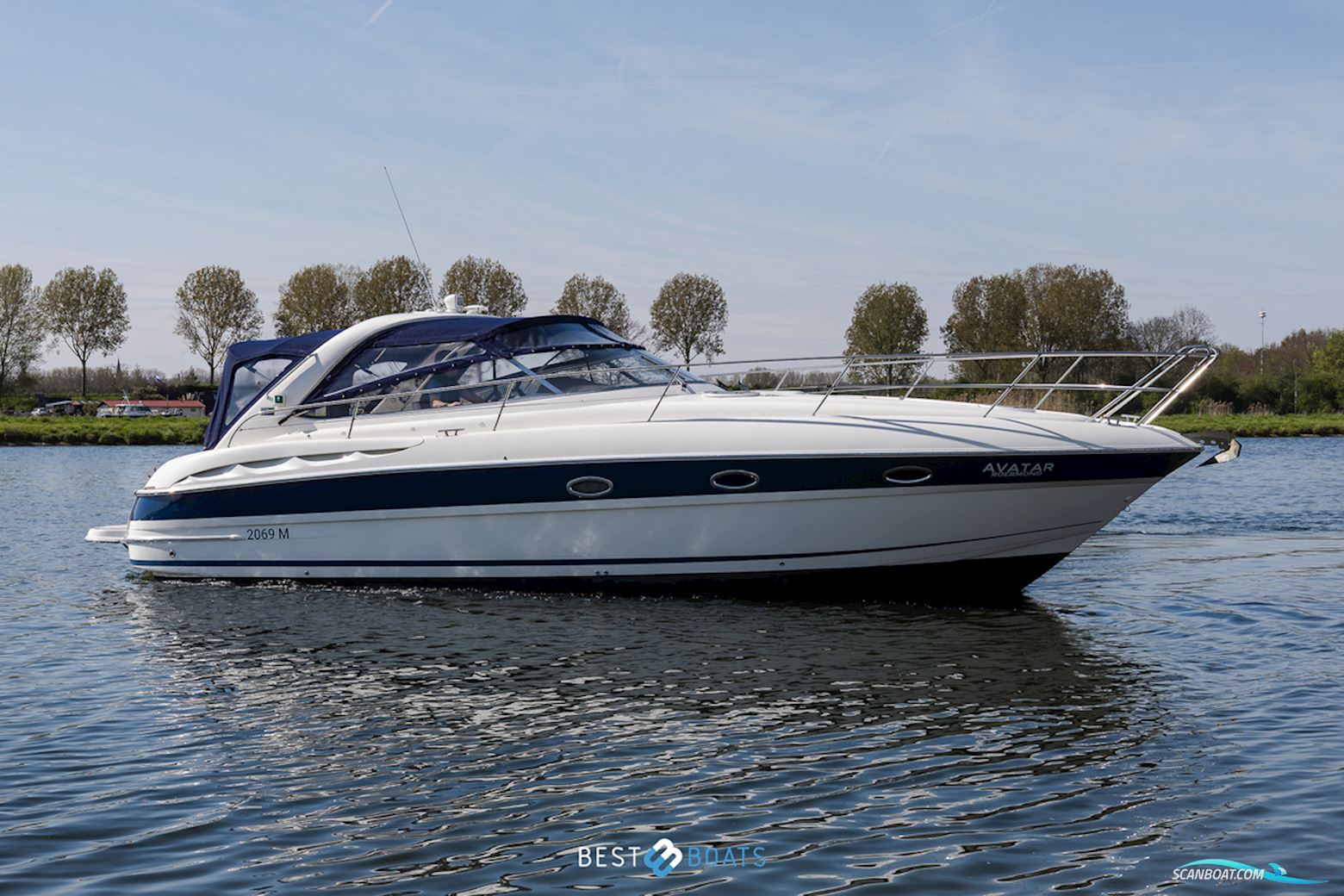 Bavaria Sport 35 Motorboat 2007, with Volvo Penta is Een Zweeds Merk Dat Wereldwijd Bekendstaat om Betrouwbare en Krachtige Scheepsmotoren en Aandrijfsystemen. Ze Leveren Zowel Diesel- al engine, The Netherlands