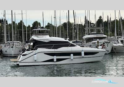 Bavaria SR 38 HT - 2023 Motorboat 2023, with Volvo Penta V8-350 Aquamatic engine, Slovenia