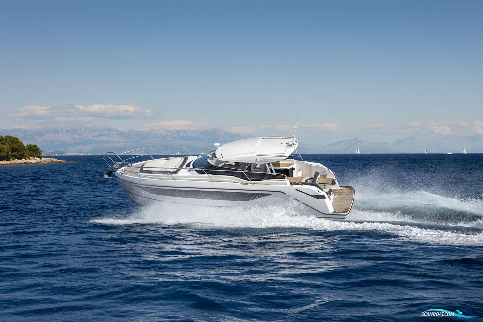 Bavaria SR33 Open Motorboat 2025, with Volvo Penta engine, United Kingdom