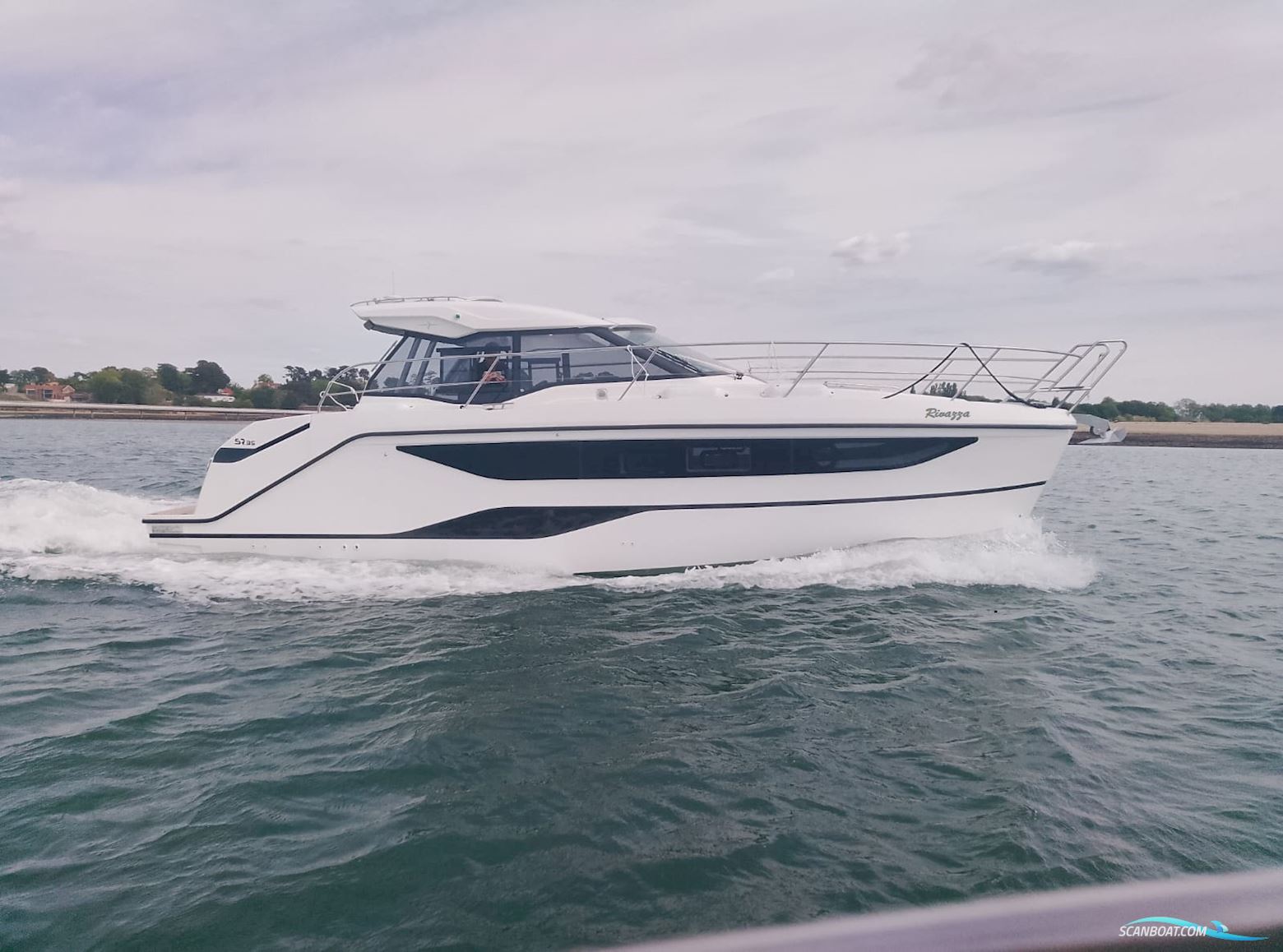 Bavaria SR33 Motorboat 2023, with Volvo Penta engine, United Kingdom