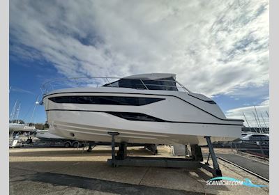 Bavaria SR35HT Motorboat 2024, with Volvo-Penta engine, Spain