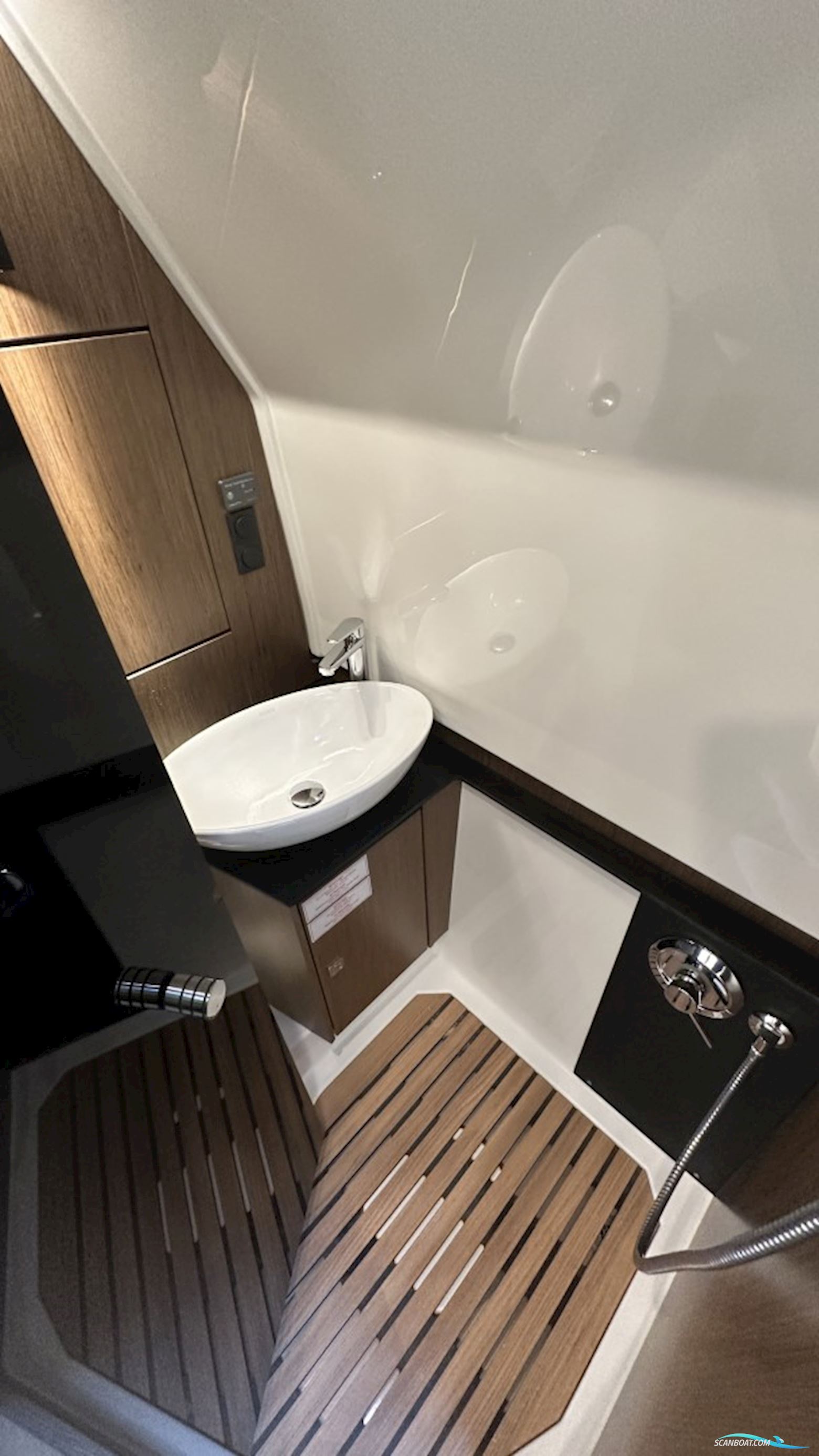 Bavaria Vida 33 Hard Top - Palma Boat Show Discount