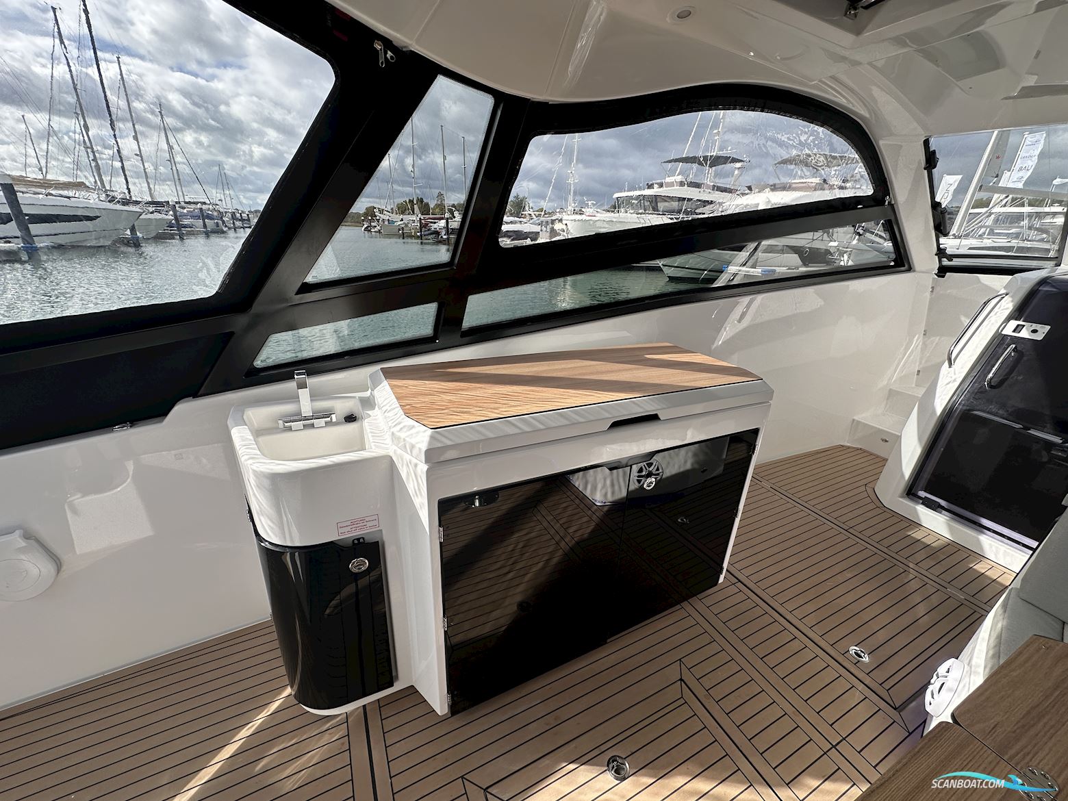 Bavaria Vida 33 Hard Top - PALMA BOAT SHOW DISCOUNT