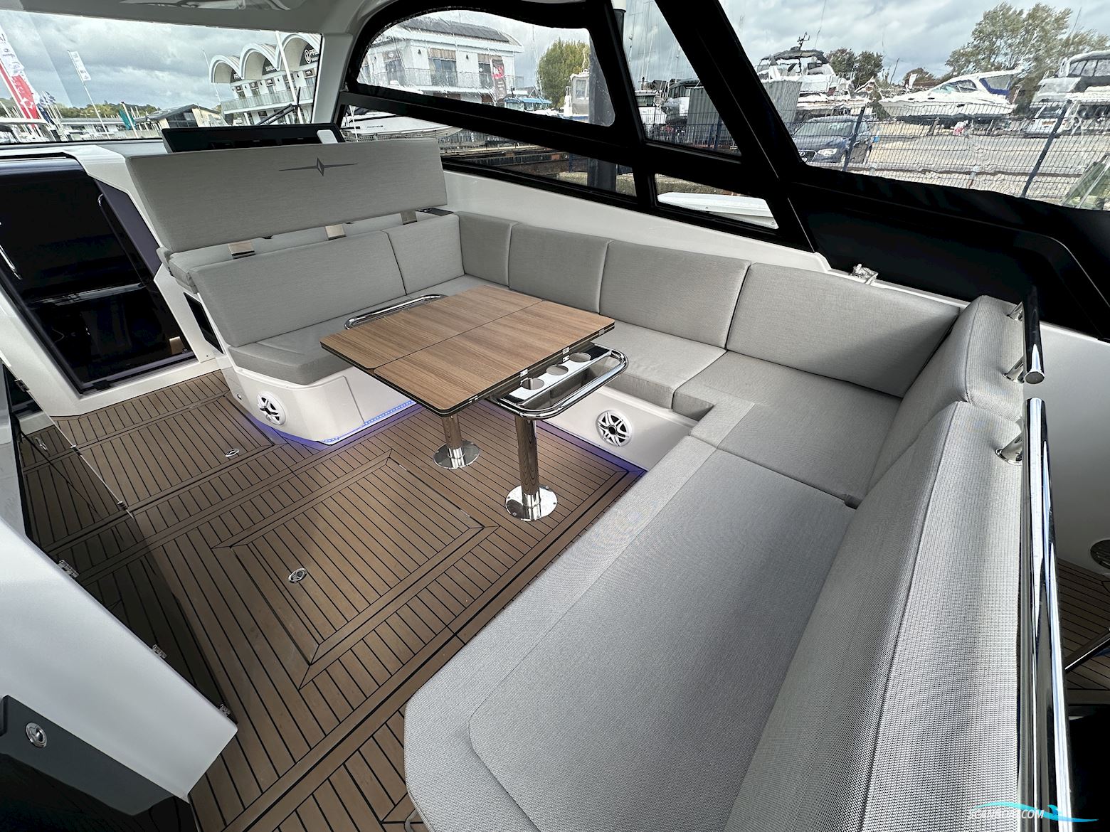 Bavaria Vida 33 Hard Top - PALMA BOAT SHOW DISCOUNT