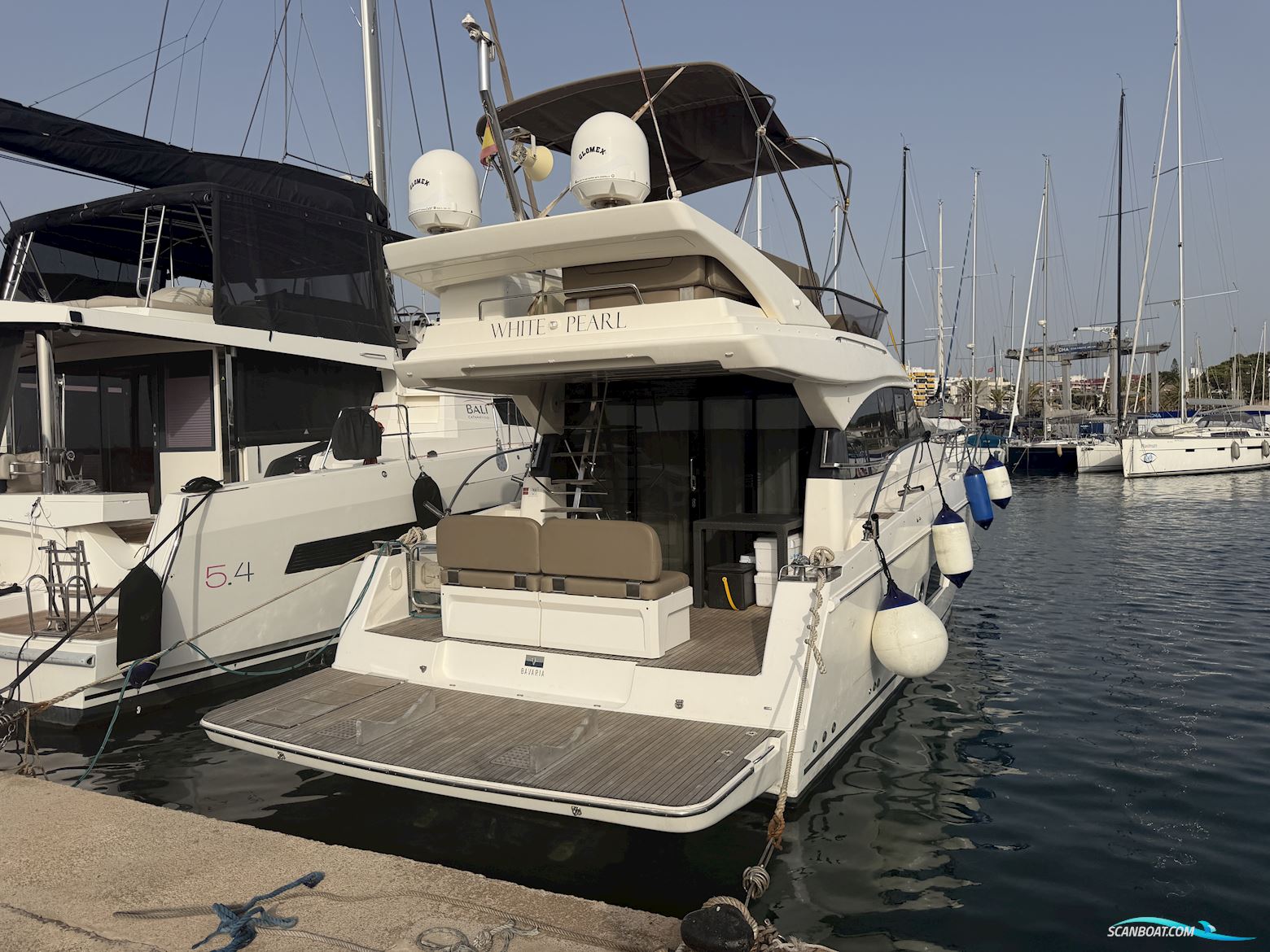 Bavaria Virtess 420 Fly Motorboat 2014, with Volvo Penta engine, Spain