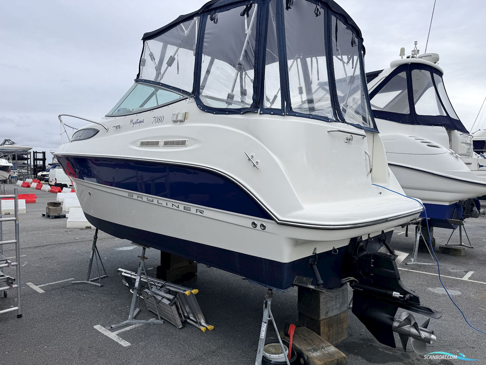 Bayliner  245